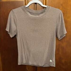 Vuori Womens Shirt Fitted Baby Tee Brown in color size Small.